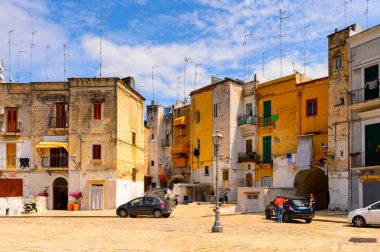 Bari, İtalya- 9 Mayıs 2016: Bari Eski Kenti Mimarisi, İtalya. Bari, Adriyatik Denizi üzerinde yer alan başkent Apulia bölgesidir.