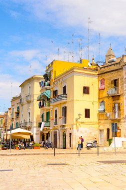 Bari, İtalya- 9 Mayıs 2016: Bari Eski Kenti Mimarisi, İtalya. Bari, Adriyatik Denizi üzerinde yer alan başkent Apulia bölgesidir.