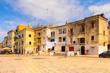 Bari, İtalya- 9 Mayıs 2016: Bari Eski Kenti Mimarisi, İtalya. Bari, Adriyatik Denizi üzerinde yer alan başkent Apulia bölgesidir.