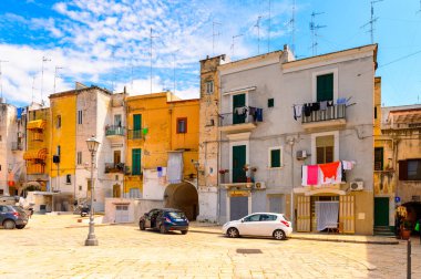 Bari, İtalya- 9 Mayıs 2016: Bari Eski Kenti Mimarisi, İtalya. Bari, Adriyatik Denizi üzerinde yer alan başkent Apulia bölgesidir.