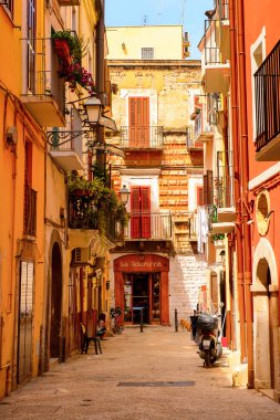 Bari, İtalya- 9 Mayıs 2016: Bari Eski Kenti Mimarisi, İtalya. Bari, Adriyatik Denizi üzerinde yer alan başkent Apulia bölgesidir.