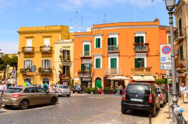 Bari, İtalya- 9 Mayıs 2016: Bari Eski Kenti Mimarisi, İtalya. Bari, Adriyatik Denizi üzerinde yer alan başkent Apulia bölgesidir.