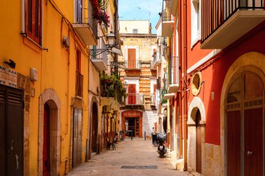 Bari, İtalya- 9 Mayıs 2016: Bari Eski Kenti Mimarisi, İtalya. Bari, Adriyatik Denizi üzerinde yer alan başkent Apulia bölgesidir.