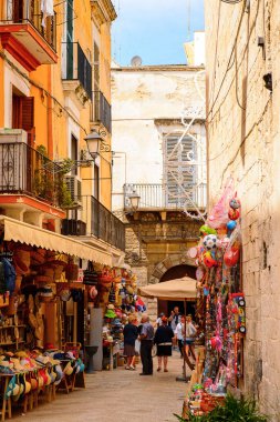 Bari, İtalya- 9 Mayıs 2016: Bari Eski Kenti Mimarisi, İtalya. Bari, Adriyatik Denizi üzerinde yer alan başkent Apulia bölgesidir.
