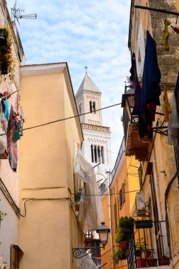 Bari, İtalya- 9 Mayıs 2016: Bari Eski Kenti Mimarisi, İtalya. Bari, Adriyatik Denizi üzerinde yer alan başkent Apulia bölgesidir.