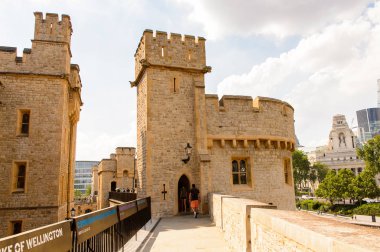 Londra, İngiltere - 20 Temmuz 2016: Londra Kulesi'nin bir parçası (Majestelerinin Kraliyet Sarayı ve Londra Kulesi Kalesi), İngiltere. Unesco Dünya Mirası