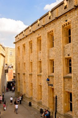 Londra, İngiltere - 20 Temmuz 2016: Londra Kulesi'nin bir parçası (Majestelerinin Kraliyet Sarayı ve Londra Kulesi Kalesi), İngiltere. Unesco Dünya Mirası