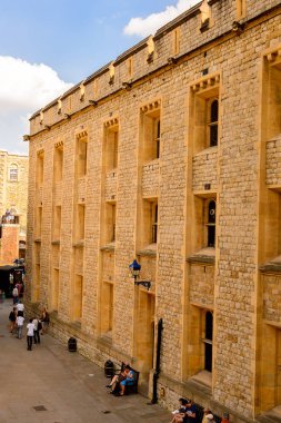 Londra, İngiltere - 20 Temmuz 2016: Londra Kulesi'nin bir parçası (Majestelerinin Kraliyet Sarayı ve Londra Kulesi Kalesi), İngiltere. Unesco Dünya Mirası