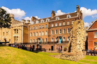 Londra, İngiltere - 20 Temmuz 2016: Londra Kulesi (Majestelerinin Kraliyet Sarayı ve Londra Kulesi Kalesi), İngiltere. Unesco Dünya Mirası