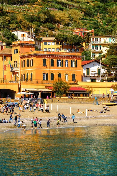 Monterosso, İtalya - 5 Mayıs 2016: Monterosso al Mare, La Spezia eyaletinde küçük bir kasaba, Liguria, İtalya. Unesco Dünya Mirası Listesi'ndeki Cinque Terre topraklarından biri.