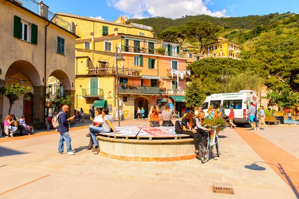 Monterosso, İtalya - 5 Mayıs 2016: Monterosso al Mare, La Spezia eyaletinde küçük bir kasaba, Liguria, İtalya. Unesco Dünya Mirası Listesi'ndeki Cinque Terre topraklarından biri.