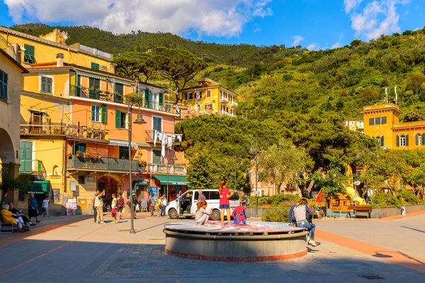 Monterosso, İtalya - 5 Mayıs 2016: Monterosso al Mare, La Spezia eyaletinde küçük bir kasaba, Liguria, İtalya. Unesco Dünya Mirası Listesi'ndeki Cinque Terre topraklarından biri.