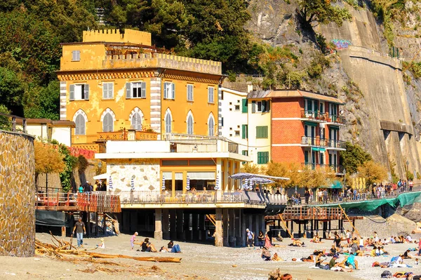 Monterosso, İtalya - 5 Mayıs 2016: Monterosso al Mare, La Spezia eyaletinde küçük bir kasaba, Liguria, İtalya. Unesco Dünya Mirası Listesi'ndeki Cinque Terre topraklarından biri.