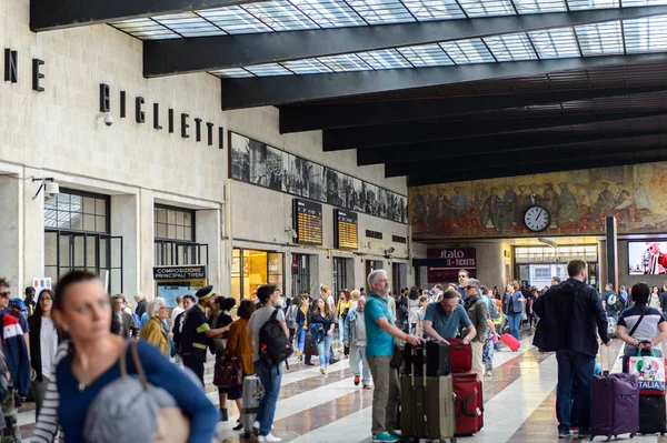 Firenze Italia Maggio 2016 Passeggeri Alla Stazione Firenze Santa Maria — Foto Stock