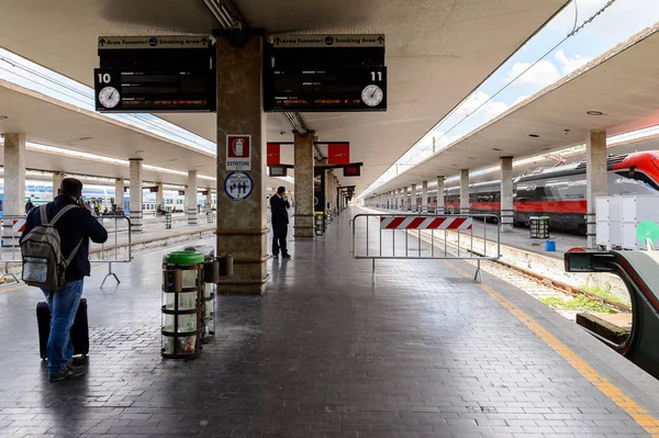 Firenze Italia Maggio 2016 Passeggeri Alla Stazione Firenze Santa Maria — Foto Stock