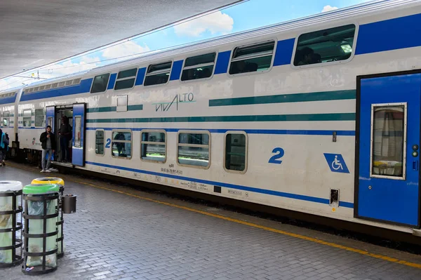 Floransa, İtalya - 6 Mayıs 2016: Firenze Santa Maria Novella, Floransa'da bir son tren istasyonu.