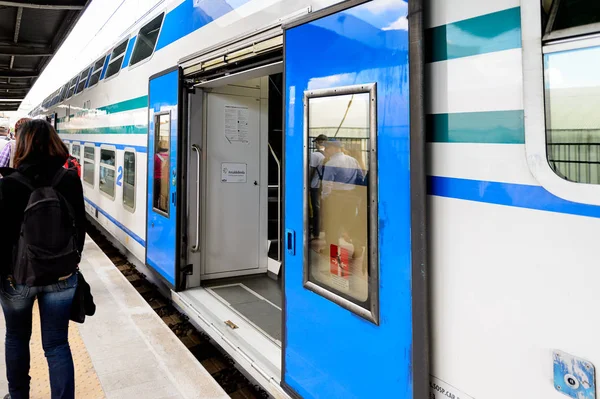 Florenz Italien Mai 2016 Trenitalia Company Train Einem Bahnhof Der — Stockfoto