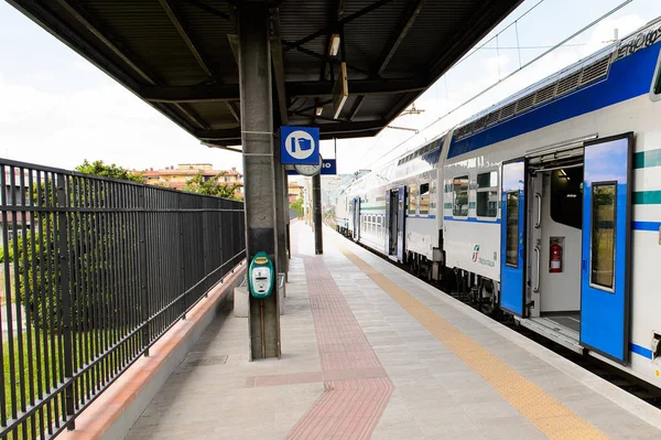 Florenz Italien Mai 2016 Trenitalia Company Train Einem Bahnhof Der — Stockfoto