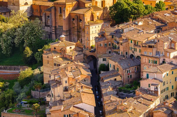 Siena, İtalya - 6 Mayıs 2016: Siena'nın tarihi merkezi. Unesco bir Dünya Mirası Alanı