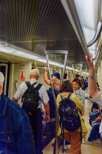 意大利罗马 2016年5月7日 罗马地铁中的不明身份 意大利罗马地下公共交通系统 — 图库照片