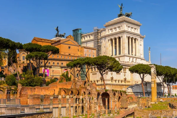 Roma Italia Maggio 2016 Foro Romano Foro Rettangolare Circondato Dalle — Foto Stock