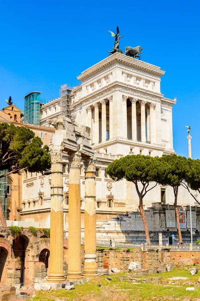 Roma Italia Maggio 2016 Foro Romano Foro Rettangolare Circondato Dalle — Foto Stock