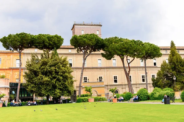 梵蒂冈 梵蒂冈城 2016年5月7日 梵蒂冈博物馆的松果庭院 它成立于1506年 — 图库照片