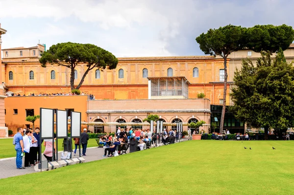 Vaticano Città Del Vaticano Maggio 2016 Cortile Della Pinecona Musei — Foto Stock