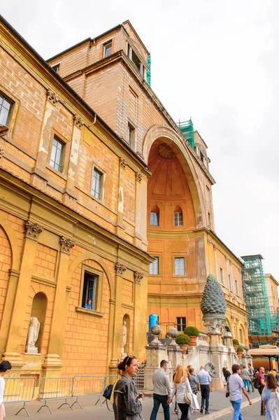 Vaticano Città Del Vaticano Maggio 2016 Cortile Della Pinecona Musei — Foto Stock