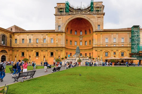 Vatikan, Vatikan - 7 Mayıs 2016: Vatikan Müzesi. 1506 yılında kurulmuştur.