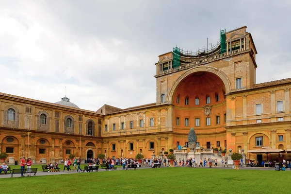 Vatikan, Vatikan - 7 Mayıs 2016: Vatikan Müzesi. 1506 yılında kurulmuştur.