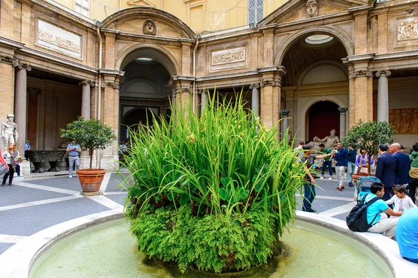 Vatikan, Vatikan - 7 Mayıs 2016: Vatikan Müzesi. 1506 yılında kurulmuştur.