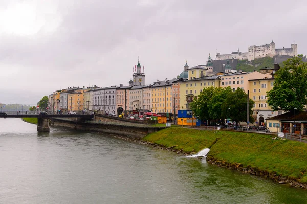 Salzburg Áustria Maio 2016 Casas Margem Rio Salzburgo Áustria Quarta — Fotografia de Stock