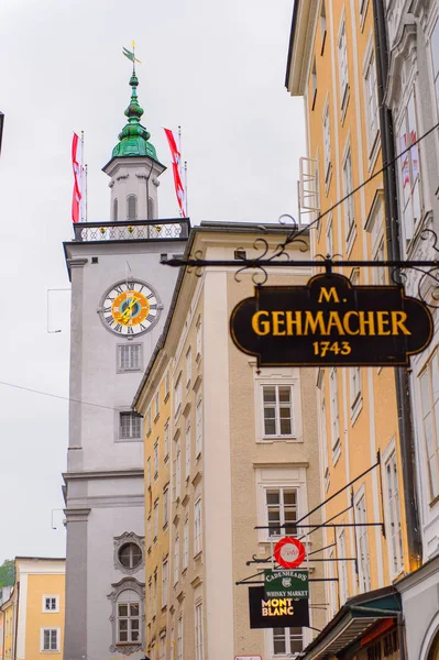 Salzburg, Avusturya - 1 Mayıs 2016: Salzburg, Avusturya'nın güzel mimarisi. Avusturya'nın dördüncü büyük şehridir.