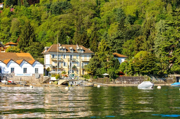 Stresa Italia Mayo 2016 Casas Orilla Del Lago Mayor Piamonte —  Fotos de Stock