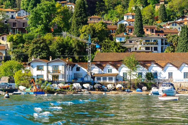 Stresa Włochy Maja 2016 Domy Nad Brzegiem Jeziora Lago Maggiore — Zdjęcie stockowe