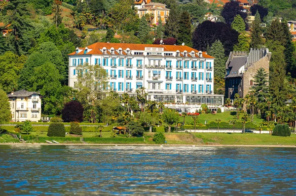 Stresa Italia Mayo 2016 Casas Orilla Del Lago Mayor Piamonte —  Fotos de Stock