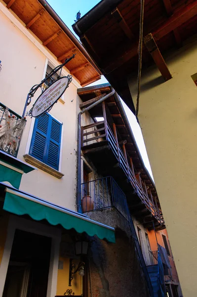 Stresa, İtalya - 3 Mayıs 2016: Lago Maggiore(Büyük Göl), Piedmont, İtalya'daki Isola Pescatori (Balıkçılar Adası) Mimarisi. Lago Maggiore İtalya'nın ikinci büyük gölüdür