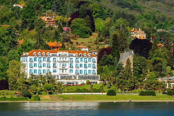 Stresa Italia Maggio 2016 Case Sulla Riva Del Lago Maggiore — Foto Stock