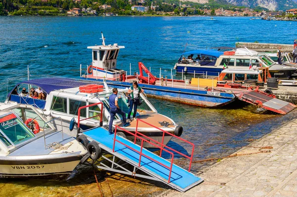 Isola Bella Itálie Květen 3016 Člun Ostrově Bella Jeden Ostrov — Stock fotografie