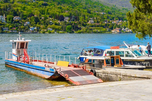 Isola Bella, İtalya - 3 Mayıs 3016: Kuzey İtalya'daki Lago Maggiore Borromean Adaları'ndan biri olan Bella Adası'nda tekne