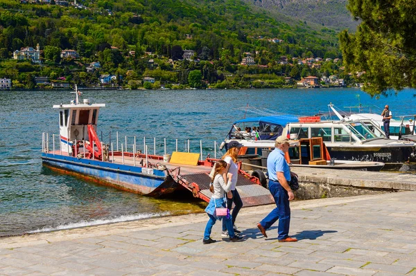 Isola Bella, İtalya - 3 Mayıs 3016: Kuzey İtalya'daki Lago Maggiore Borromean Adaları'ndan biri olan Bella Adası'nda tekne