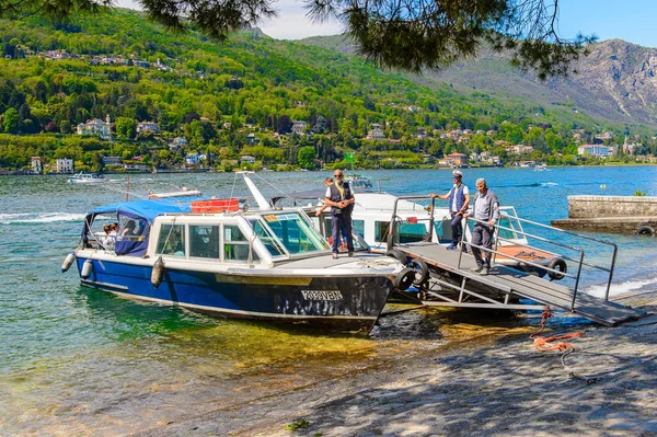 Isola Bella, İtalya - 3 Mayıs 3016: Kuzey İtalya'daki Lago Maggiore Borromean Adaları'ndan biri olan Bella Adası'nda tekne