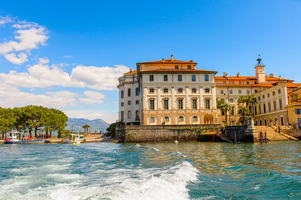 Isola Bella, İtalya - 3 Mayıs 3016: Bella Adası, Kuzey İtalya'daki Lago Maggiore Borromean Adalarından biri