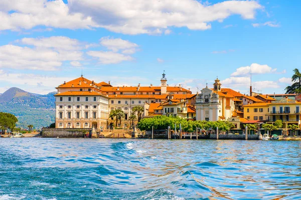 Isola Bella, İtalya - 3 Mayıs 3016: Bella Adası, Kuzey İtalya'daki Lago Maggiore Borromean Adalarından biri