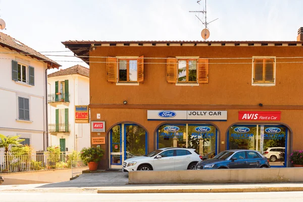 Stresa, İtalya - 3 Mayıs 2016: Maggiore Gölü kıyısında bir kasaba olan Stresa'nın Mimarisi, Verbano-Cusio-Ossola, Piedmont, İtalya