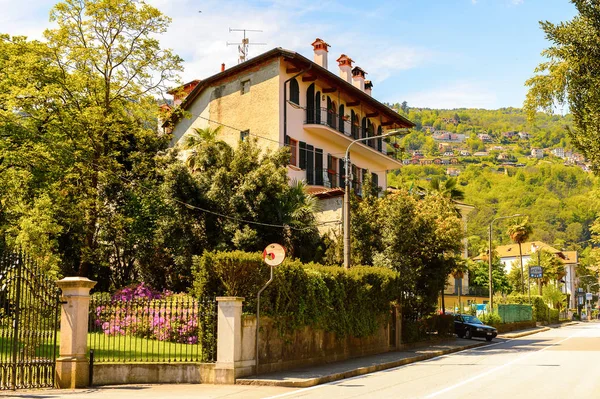 Stresa, İtalya - 3 Mayıs 2016: Stresa, Maggiore Gölü kıyısında bir kasaba, Verbano-Cusio-Ossola, Piedmont, İtalya