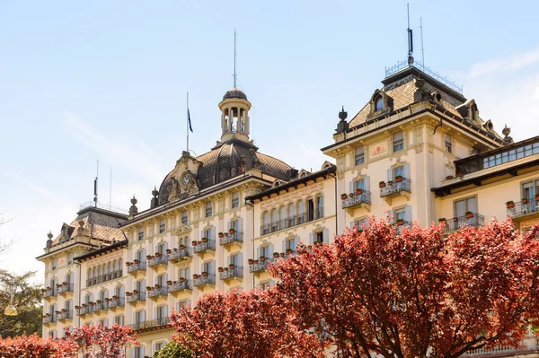 Stresa, İtalya - 3 Mayıs 2016: Grand Hotel Bristol in Stresa, Maggiore Gölü kıyısında bir kasaba, Verbano-Cusio-Ossola, Piedmont, İtalya