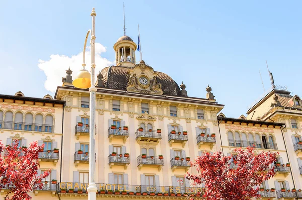 Stresa, İtalya - 3 Mayıs 2016: Grand Hotel Bristol in Stresa, Maggiore Gölü kıyısında bir kasaba, Verbano-Cusio-Ossola, Piedmont, İtalya