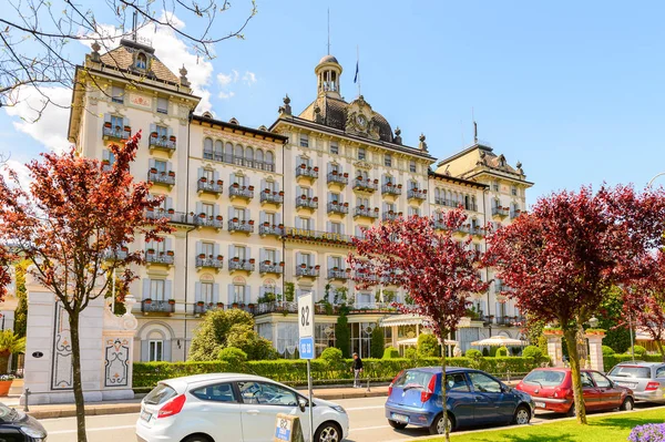 Stresa, İtalya - 3 Mayıs 2016: Grand Hotel Bristol in Stresa, Maggiore Gölü kıyısında bir kasaba, Verbano-Cusio-Ossola, Piedmont, İtalya